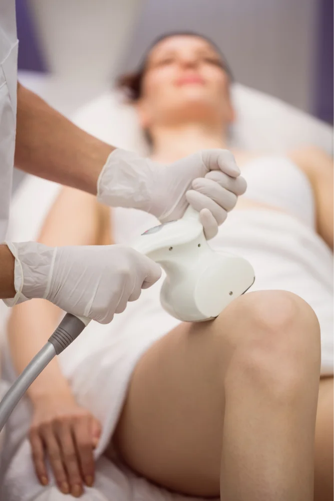 woman getting anticellulite anti fat therapy